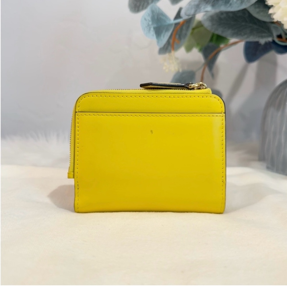 Fendi Yellow Wallet with Gold Logo - Picture 2 of 16